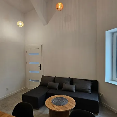 Fieldorfa House *
