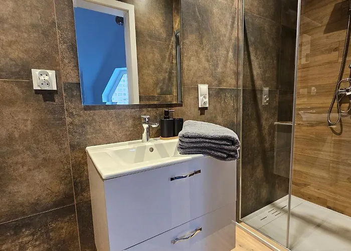 Fieldorfa House 아파트